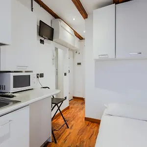 Sant Ambrogio Lovely Flat , Milano Italia